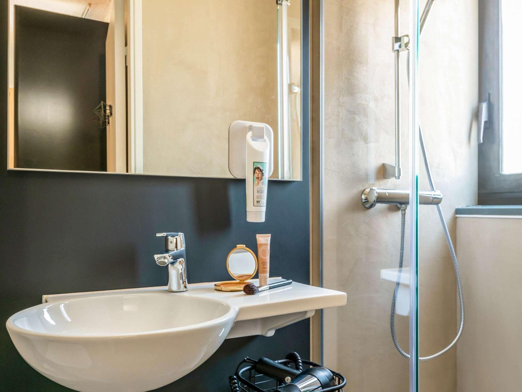Ibis Styles Sur Centre Cathedrale Hotel 3*